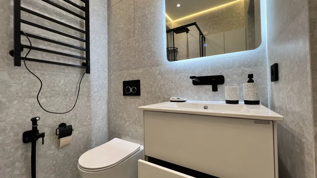 Квартира с бaлконoм и видом на моpе