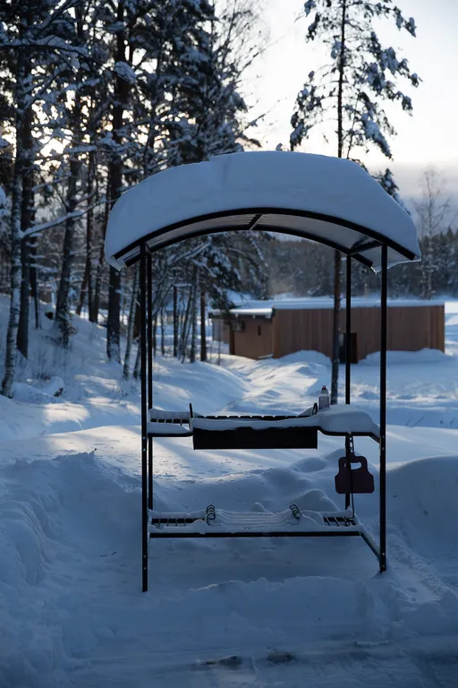 Просторный коттедж с двумя спальнями, камином и сауной