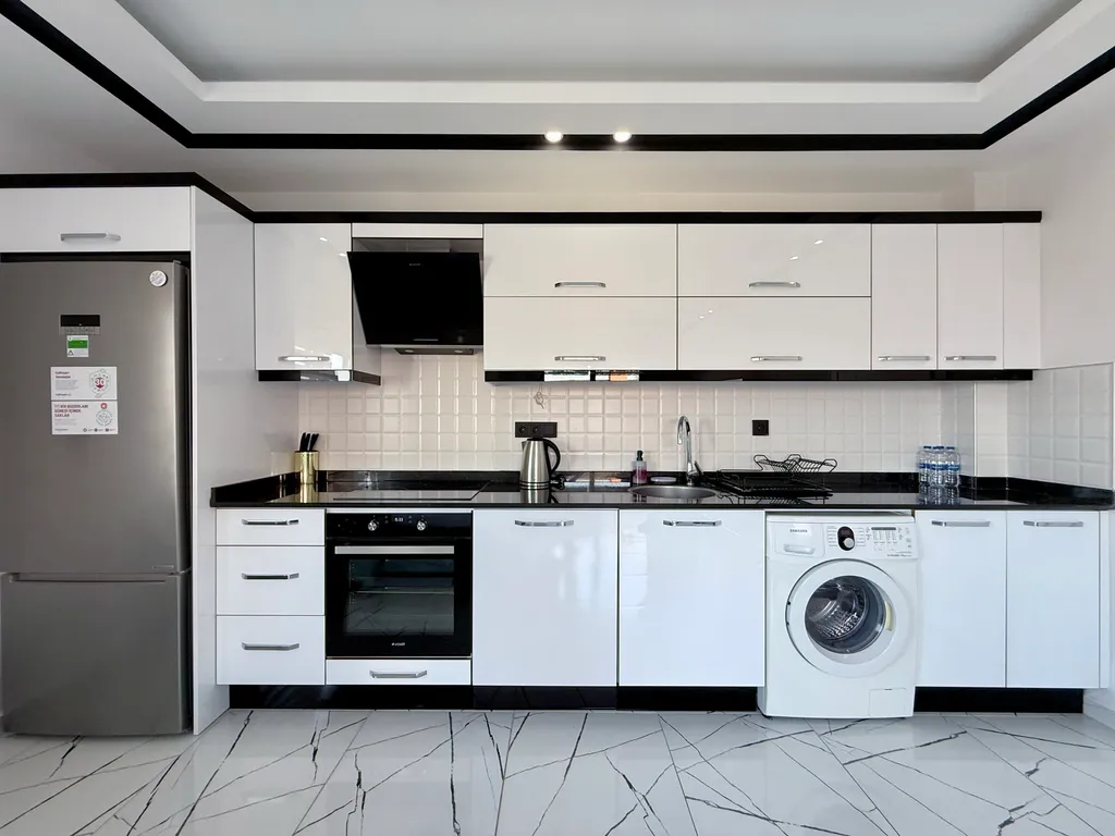 Sea View 2BD Flat 100m to the Beach