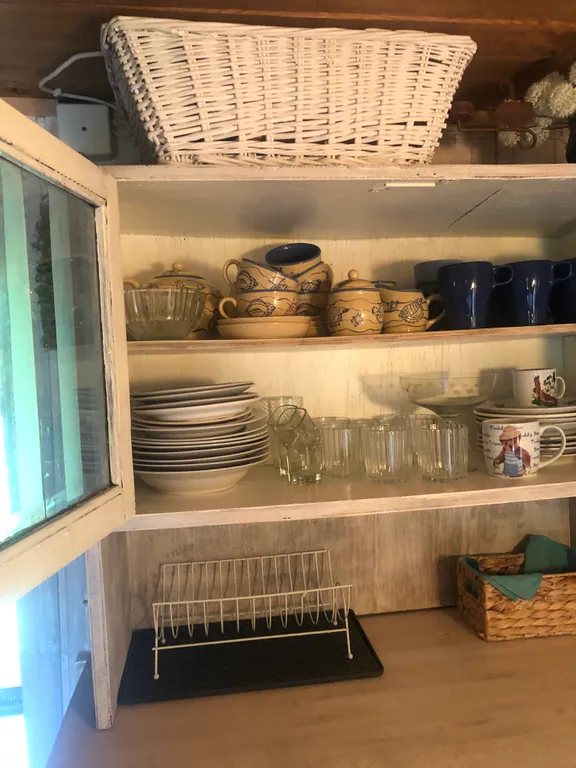 Маленький дом увитый виноградом