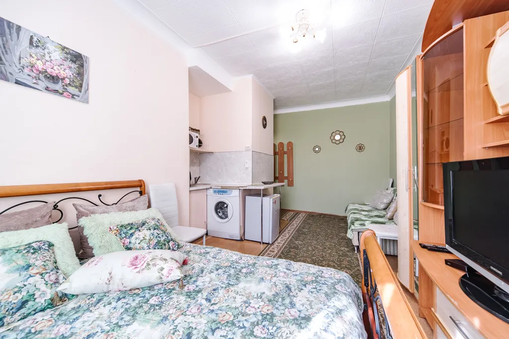 Солнечная комната-студия рядом с Театром драммы