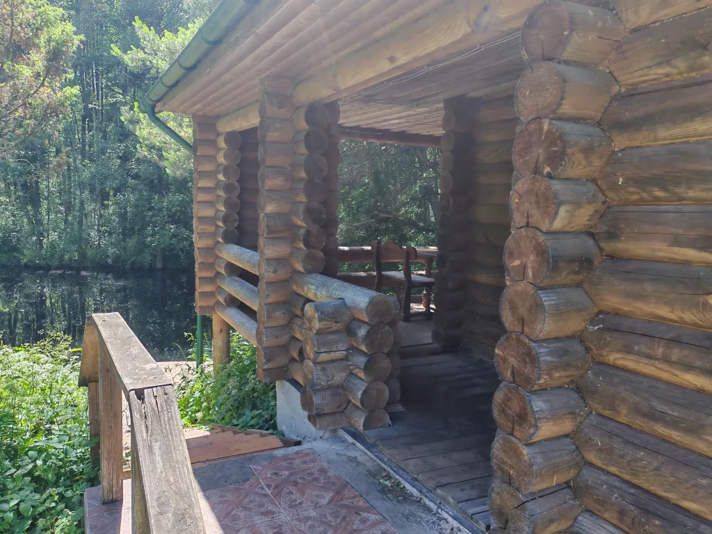 Хутор возле леса и озер