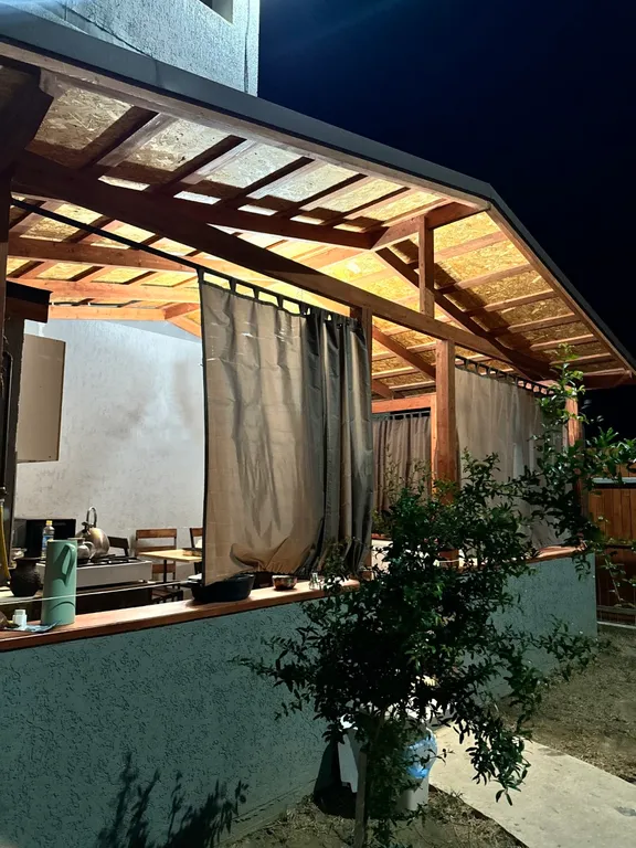 Дом на пoбеpежье Кaспийскогo моpя