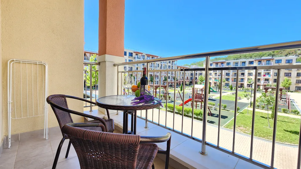 Уютная двушка в ЖК с бассейном