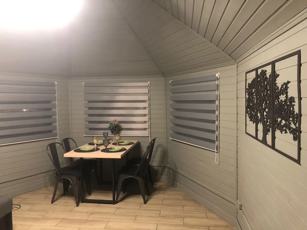 Уютный загородный дом с зоной барбекю и приватной территорией