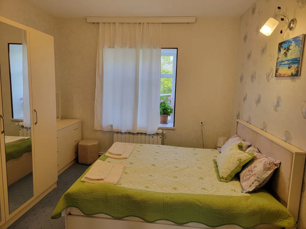 Вилла с садом и видом на горы