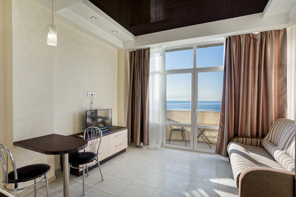 Студия на двоих с балконом у моря