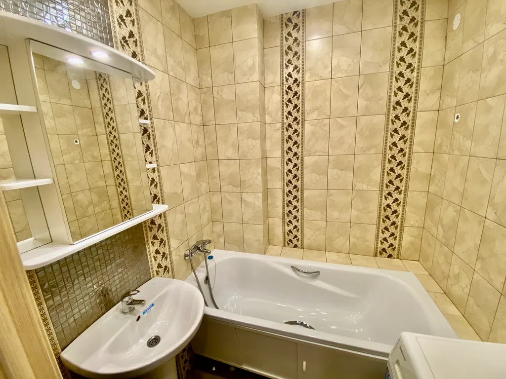 Уютная трёшка возле областной больницы