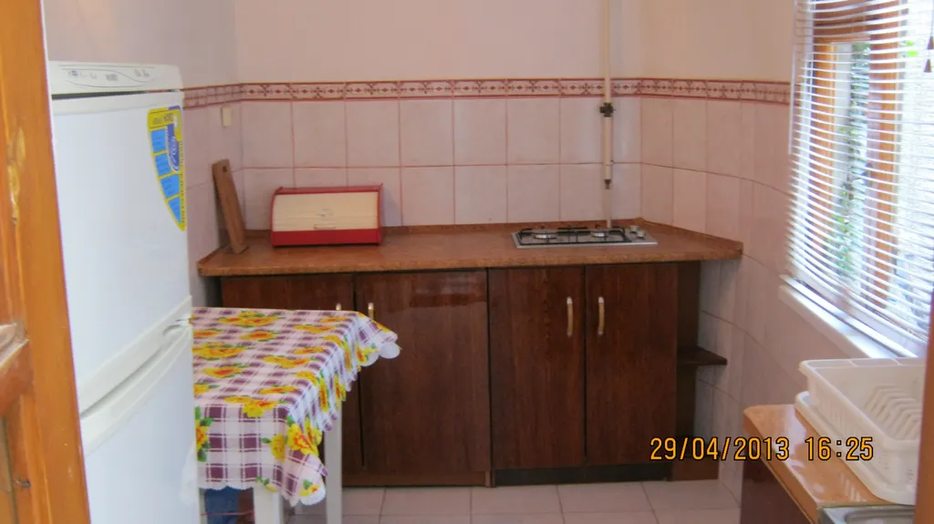 Квартира Жильё в частном доме с видом на бассейн с рыбками — Евпатория