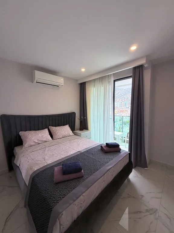 Уютная квартира с видом на горы, пляж Клеопатра