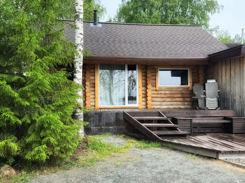 Дом на берегу озера Лососинное