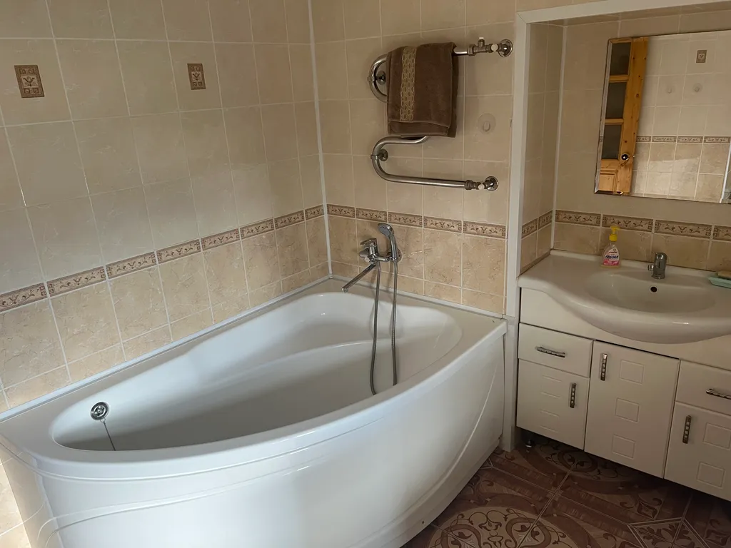 Уютный дом у Васильевского монастыря