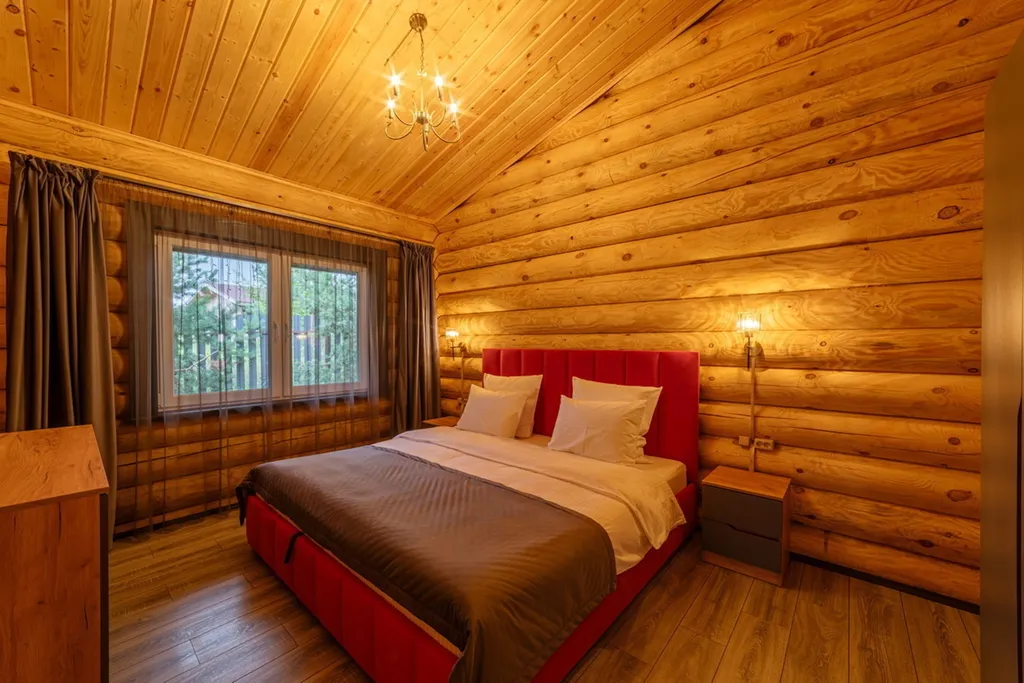 Дом на берегу большого озера