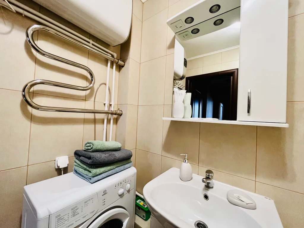 Изолированная двухкомнатная в центре города рядом с метро и ТЦ