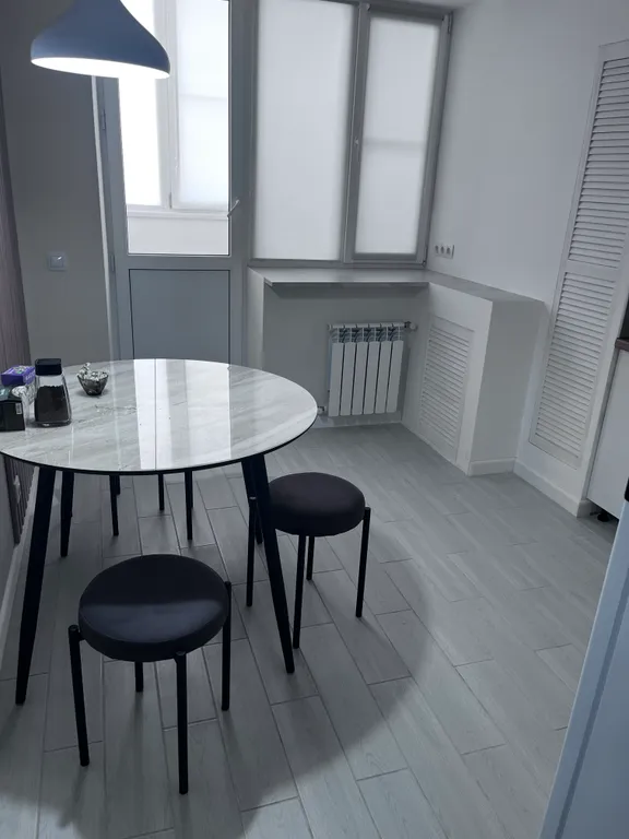 Квартира Квартира с новым ремонтом на первом этаже окна выходят на парковку — Элиста