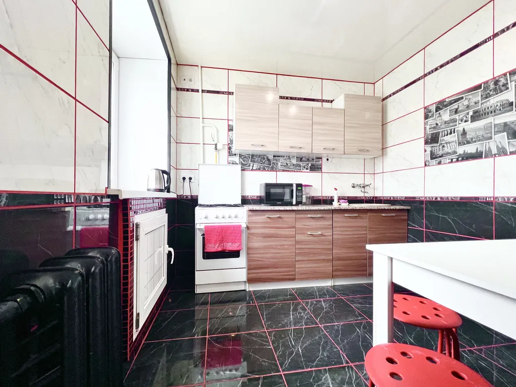 АПАРТЫ 51 возле Ленты "Полярные ночи" на Гвардейской,15