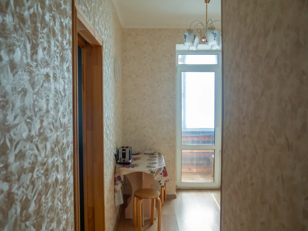 Просторная светлая двухкомнатная квартира в современном доме