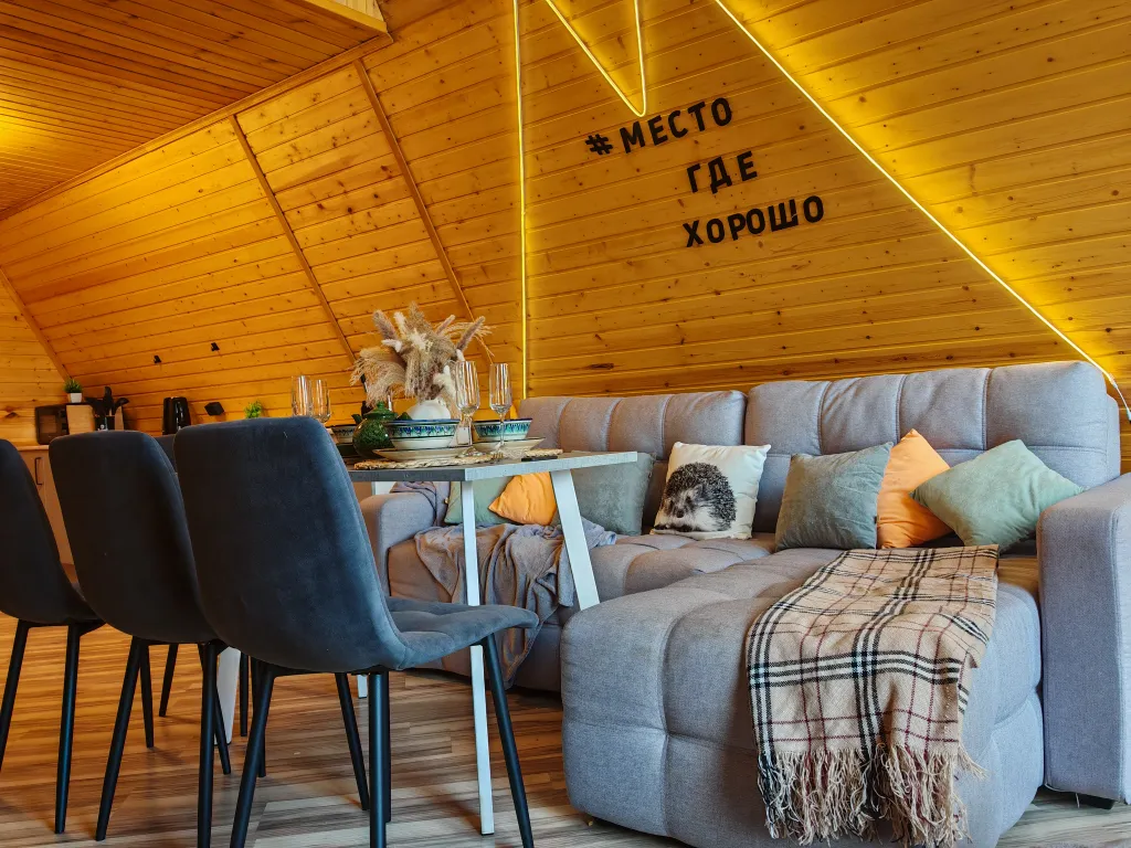 Дом с баней и бассейном