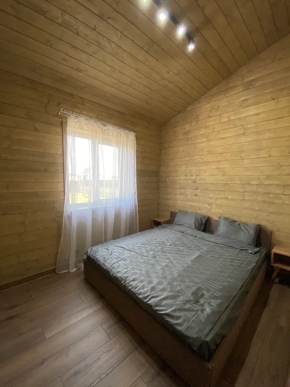 Дом в прибрежном парке