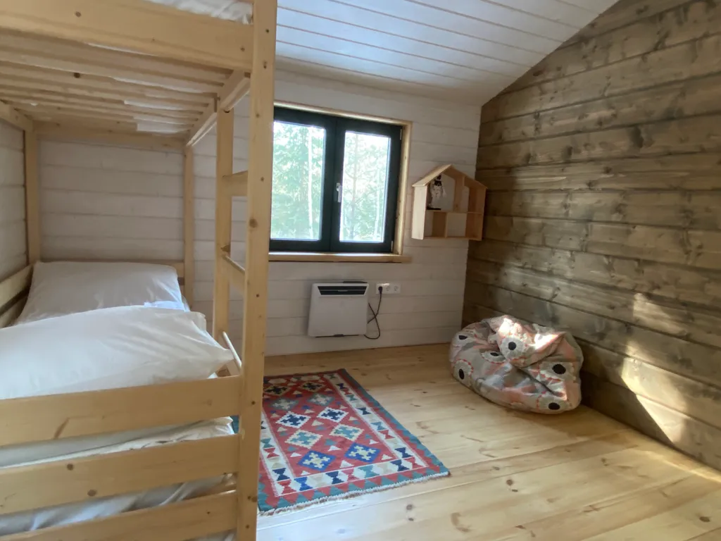 Уютный дом в лесу