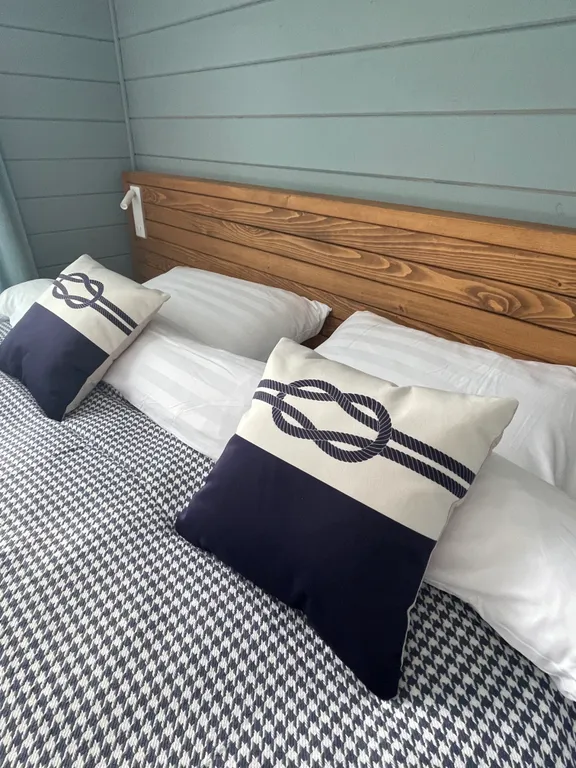 Дом на воде, хаусбот в Карелии