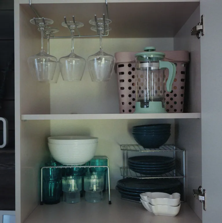 Современный уютный дом с видом на лес