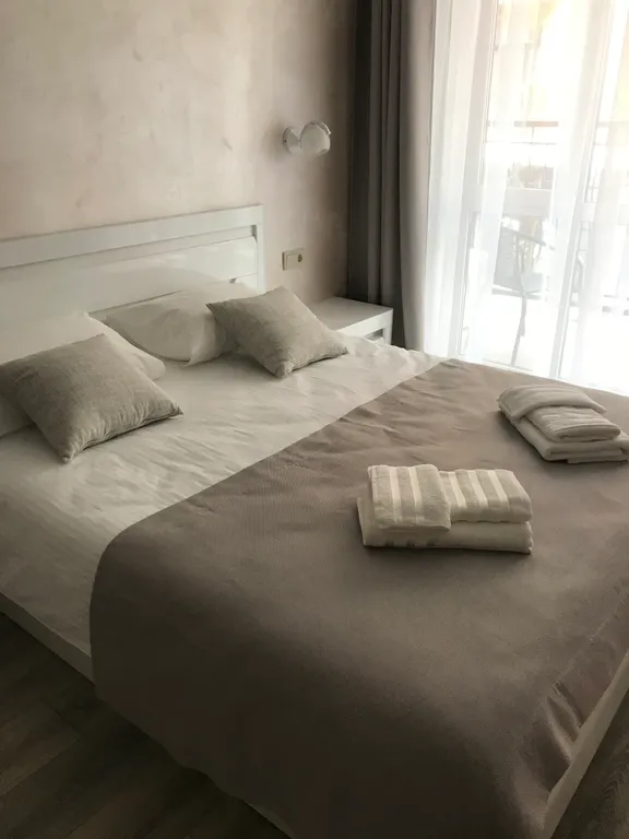 Апартамент с отдельной спальней в центре города