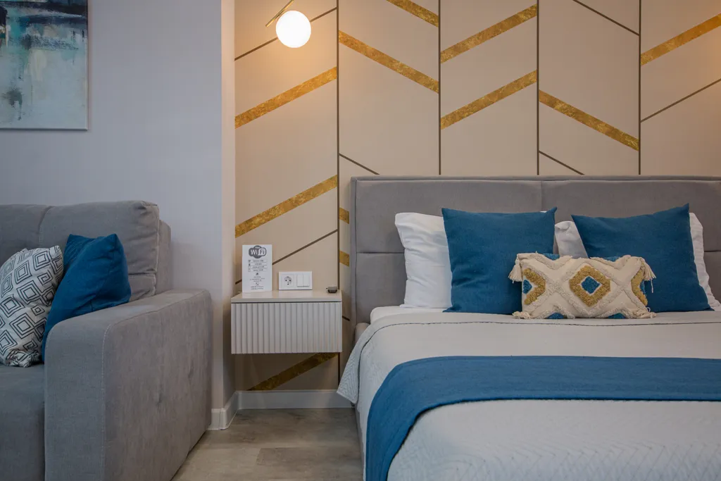 Студия в сердце города с видом на жд вокзал