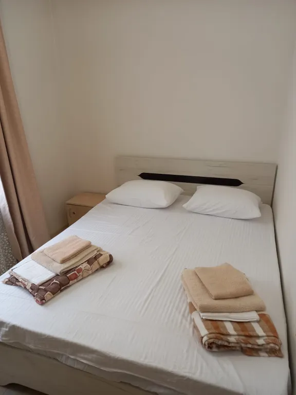 Трехкомнатная квартира на берегу моря