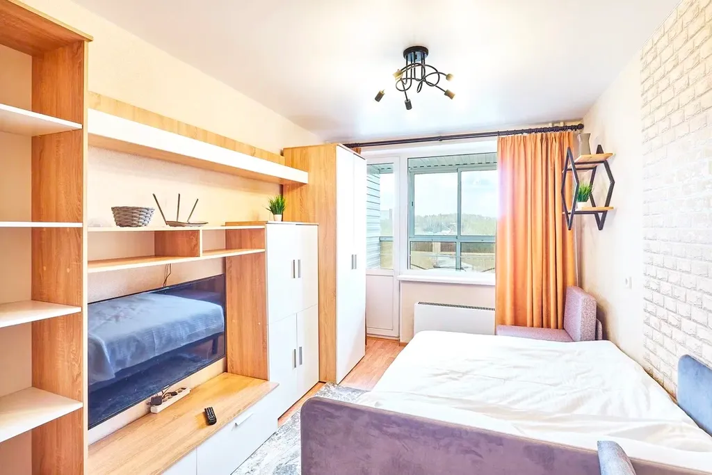 Стильная студия с красивым видом на город