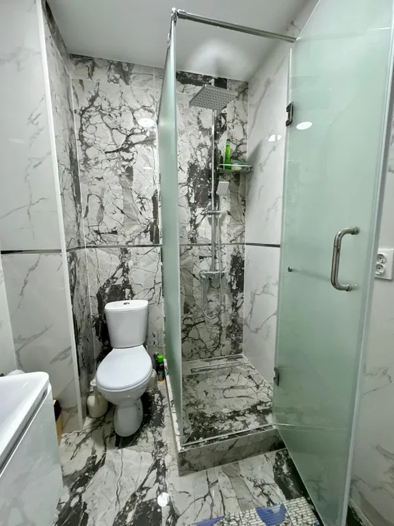 Квартира с бассейном у берега моря