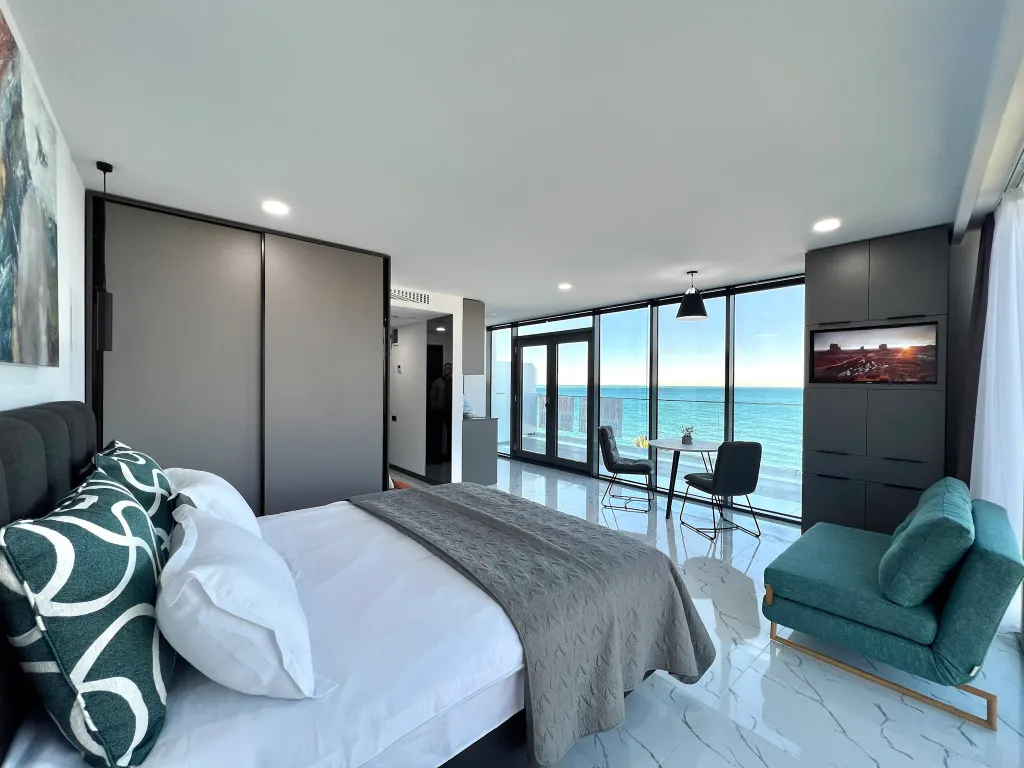 Роскошные апартаменты с террасой в 20 метрах от моря