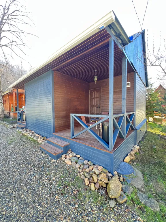 Квартира Уютная комната для четверых в деревянном таунхаусе у озера — Мезмай