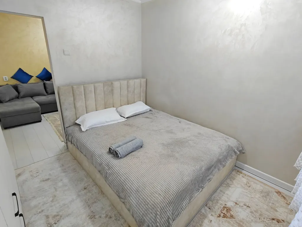 2-комнатная квартира на 1 этаже рядом с ТРЦ MEGA, парком и речкой