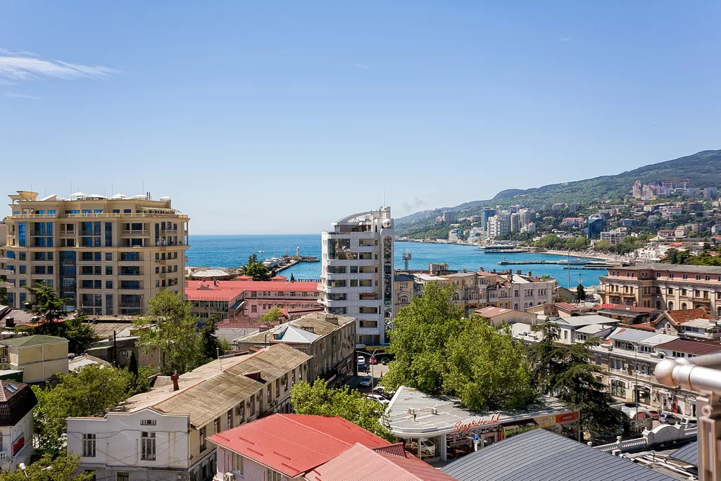 В самом центре с видом на море