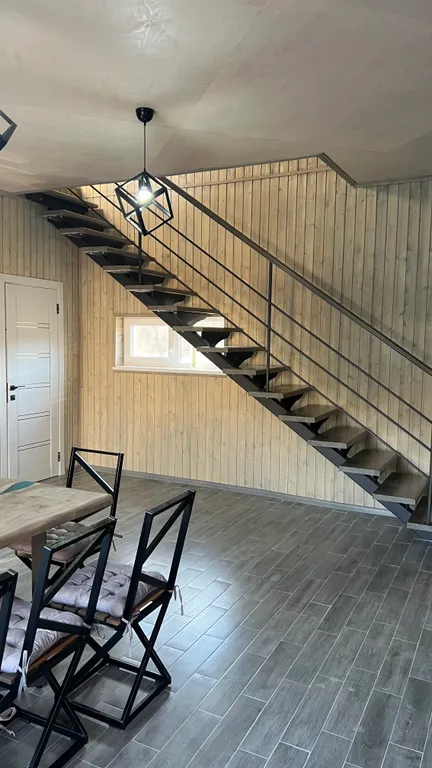 Вилла с бассейном на берегу реки