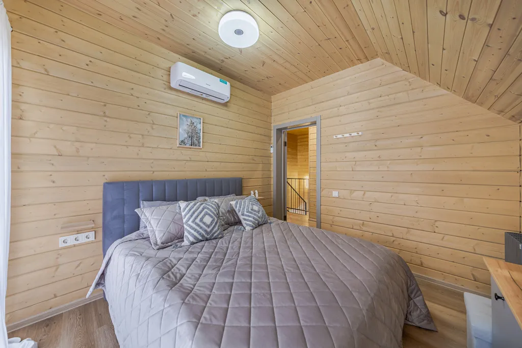 Дом у озера с чаном