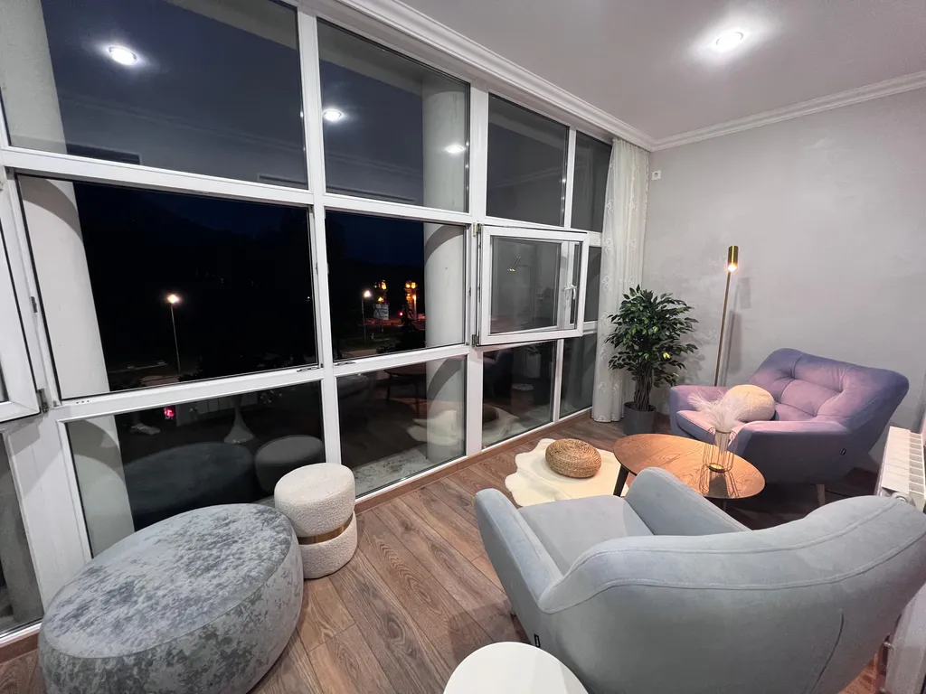 Стильная двухкомнатная квартира с видом на Машук