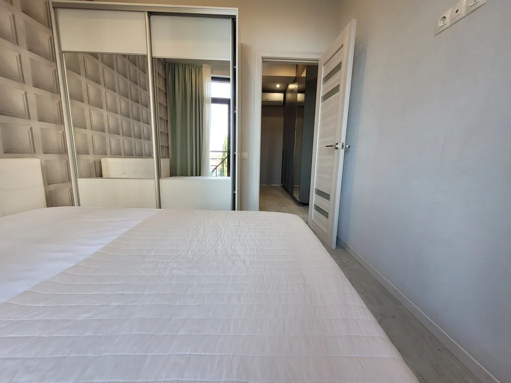 Квартира с панорамными окнами в 5 минутах до моря