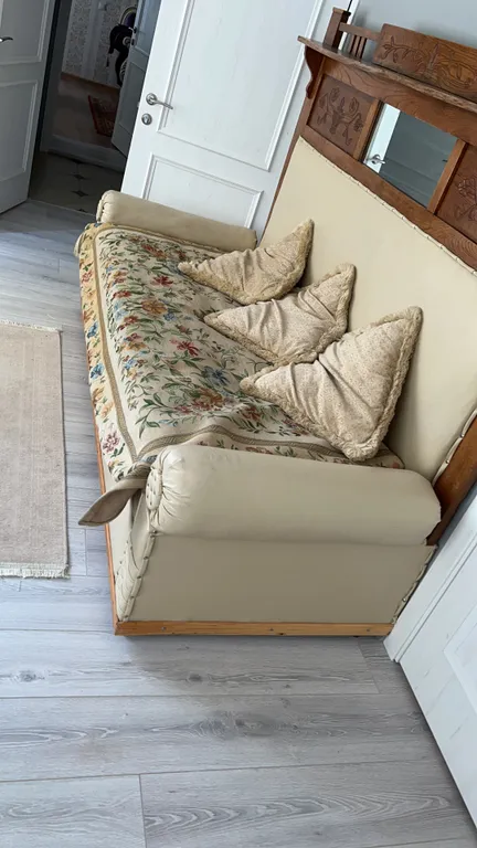 Розовый дом в горах