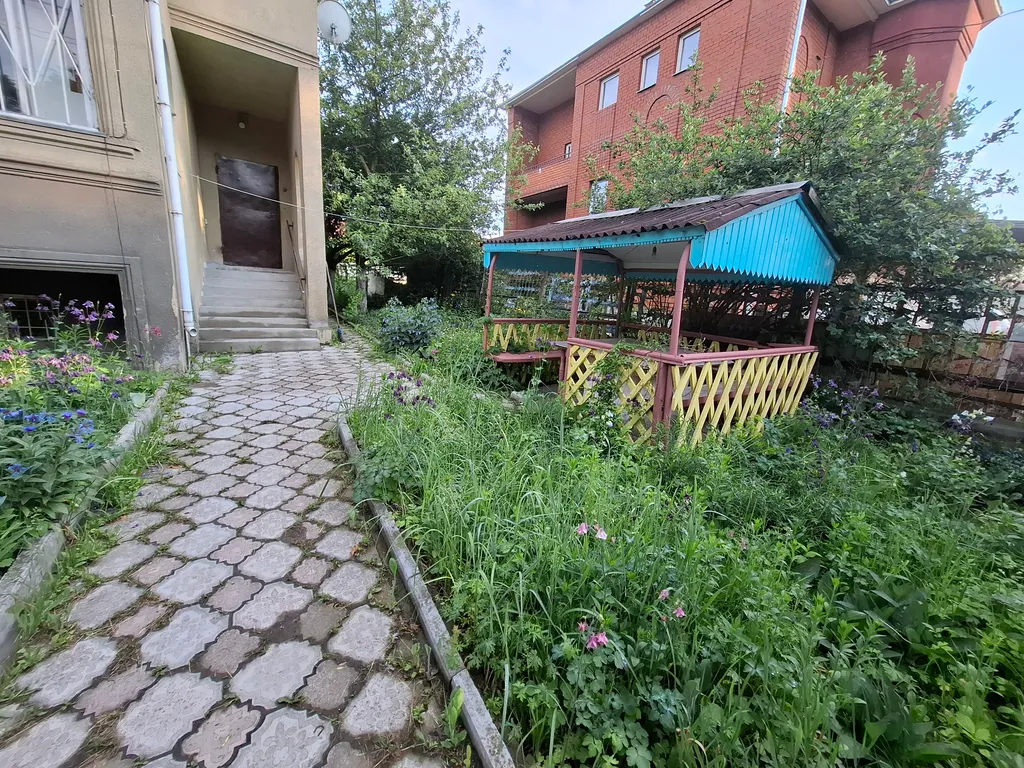 Тихий уютный дом вдали недалеко от центра, рядом с Московским вокзалом