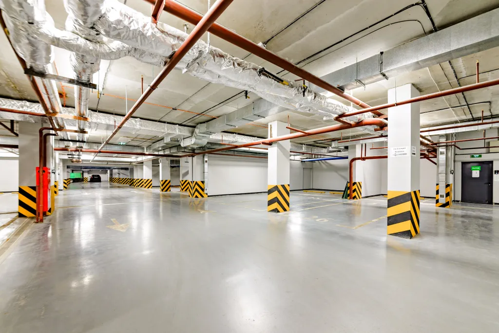 Место в подземном паркинге Центр Екатеринбурга Красивый вид.