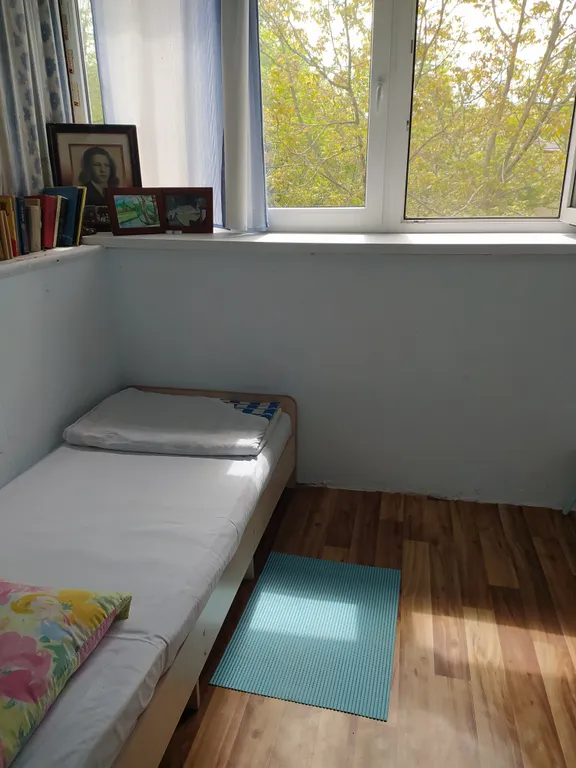 Уютная квартира с двумя балконами в центре поселка, от моря 20 минут пешком