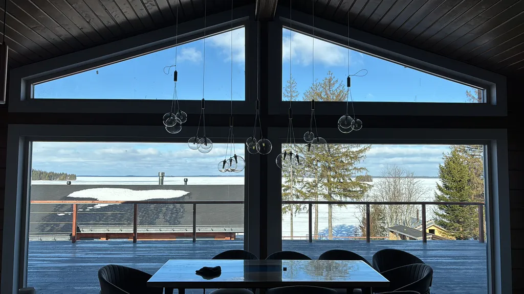 Paradise: Дом с тремя спальнями и сауной на озере