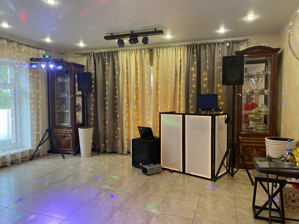 Коттедж Коттедж с новым ремонтом, с танцполом, караоке, баней и чаном — Ермолино