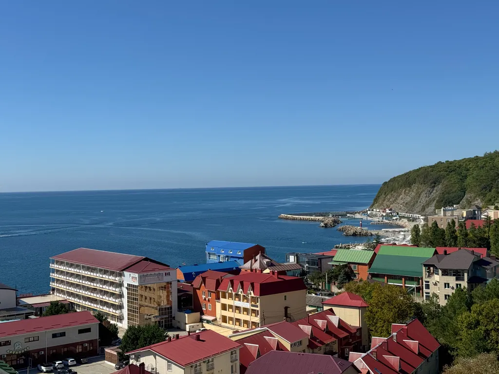 Квартира с балконом и видом на море