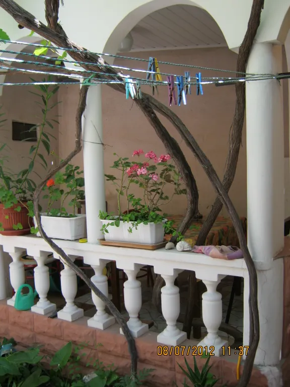 Коттедж с беседкой