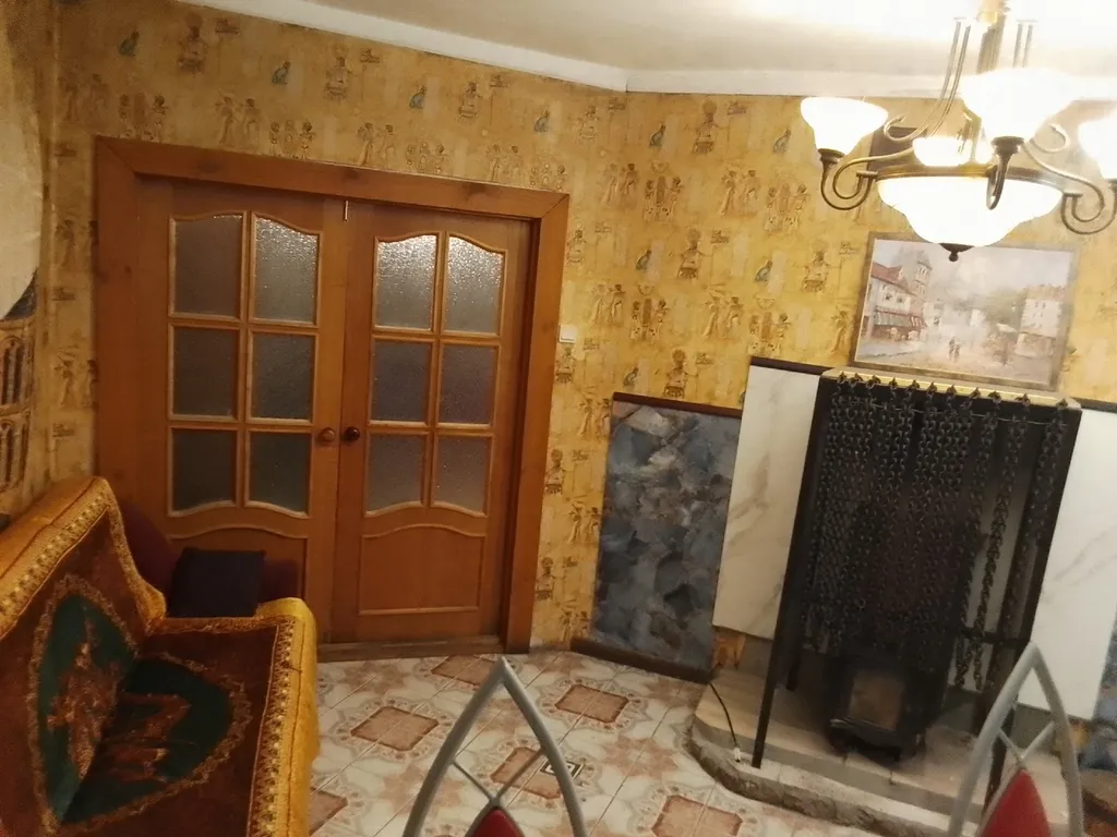 Коттедж на берегу пруда с бассейном