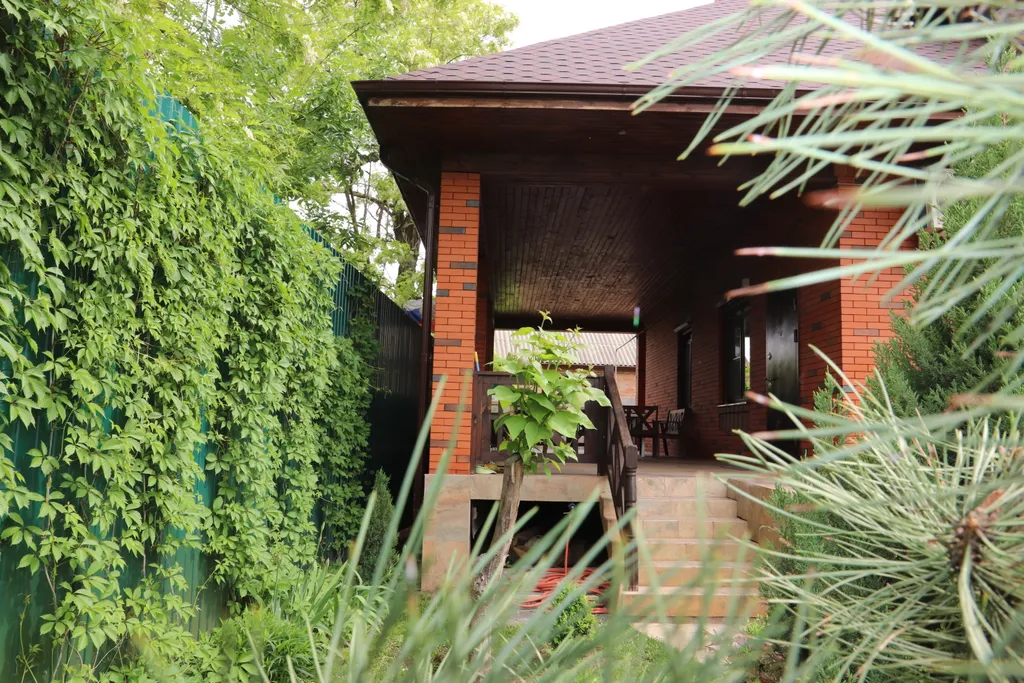 Загородный дом-шале "Pinebrook", аренда, у реки Дон. Сезонный бассейн.