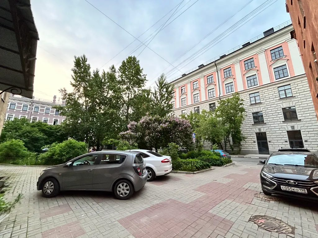 Квартира Просторная квартира с парковкой рядом с метро Петроградская — Санкт-Петербург